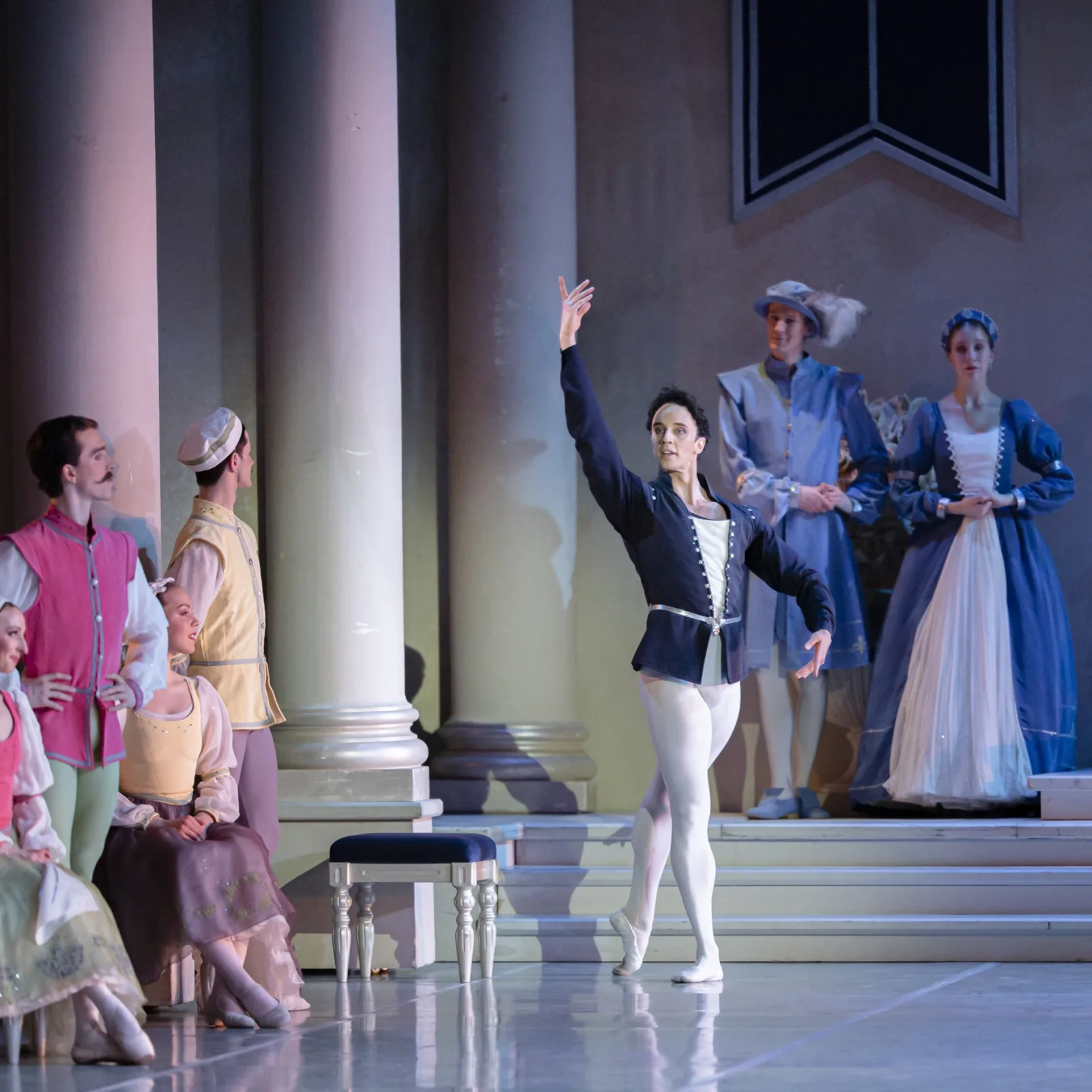 Kealan McLaughlin in Swan Lake — photo Rünno Lahesoo